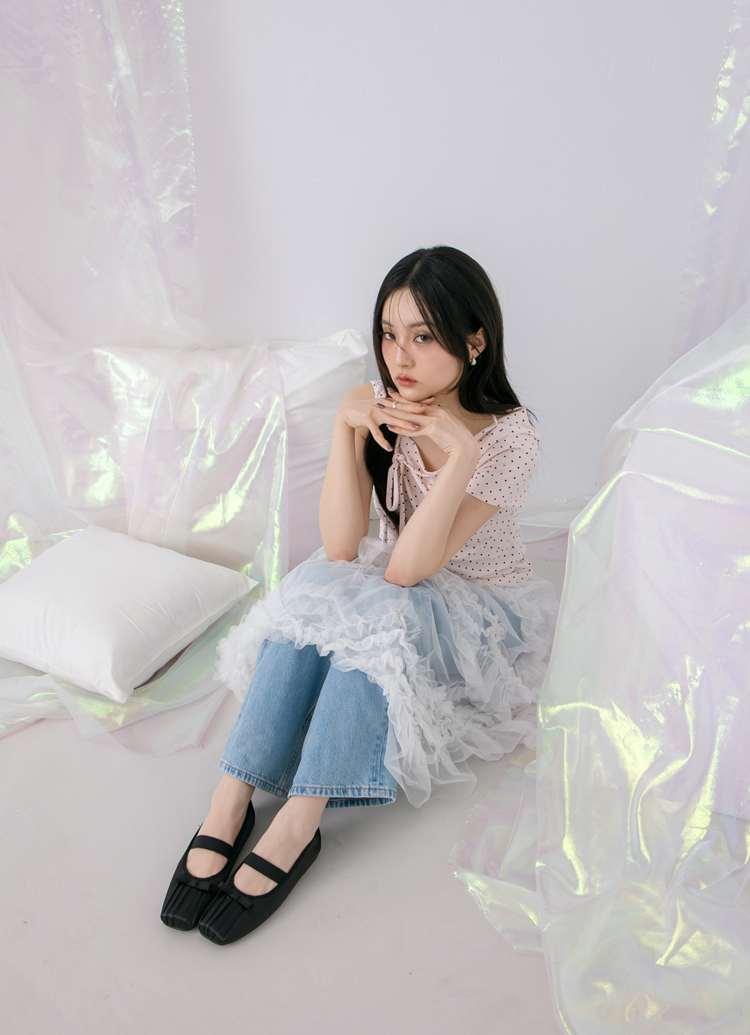 GraceGift平價女鞋 時尚秀場 方頭 法式芭蕾精緻抓皺方頭緞面平底瑪莉珍鞋 黑色