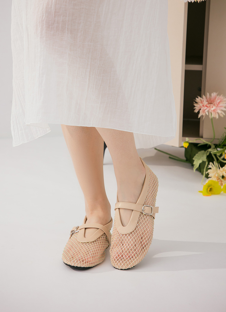 Grace Gift 平價女鞋 夢幻細鑽漁網透感瑪莉珍鞋 裸色 平底瑪莉珍鞋 實拍圖