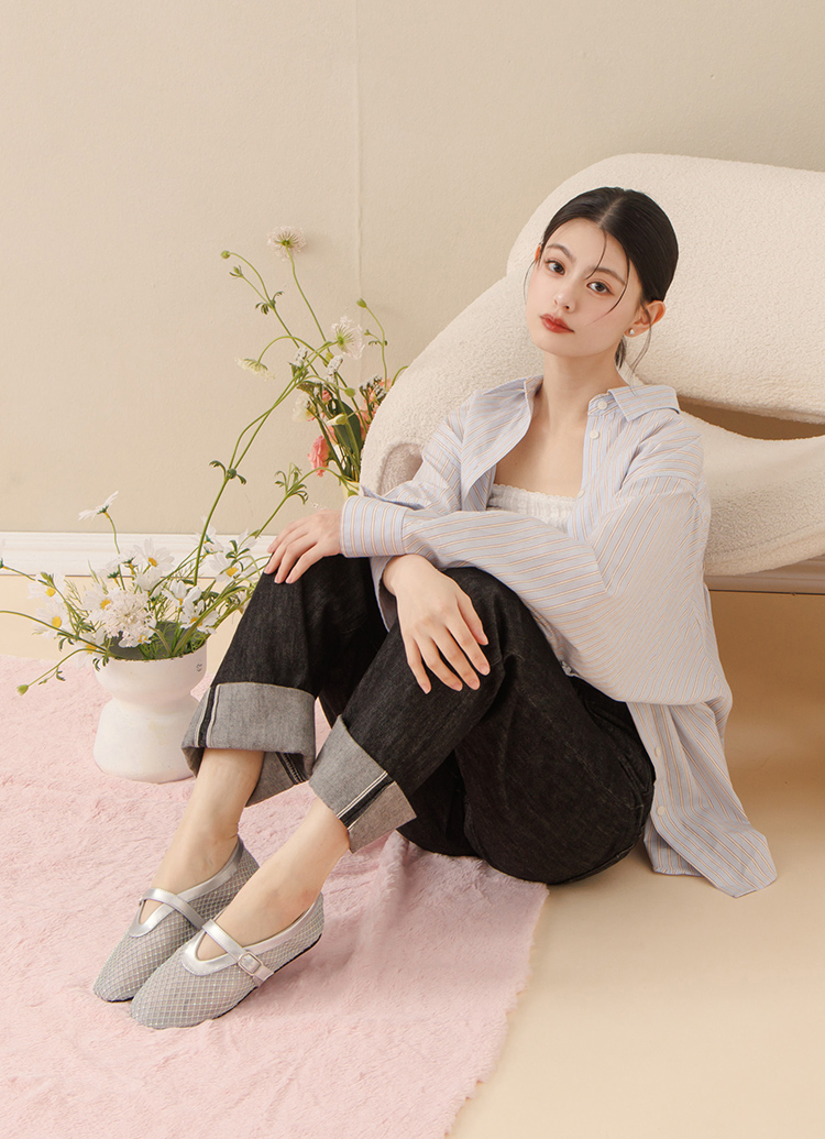 Grace Gift 平價女鞋 夢幻細鑽 編織網面瑪莉珍鞋 銀色 平底瑪莉珍鞋 實拍圖