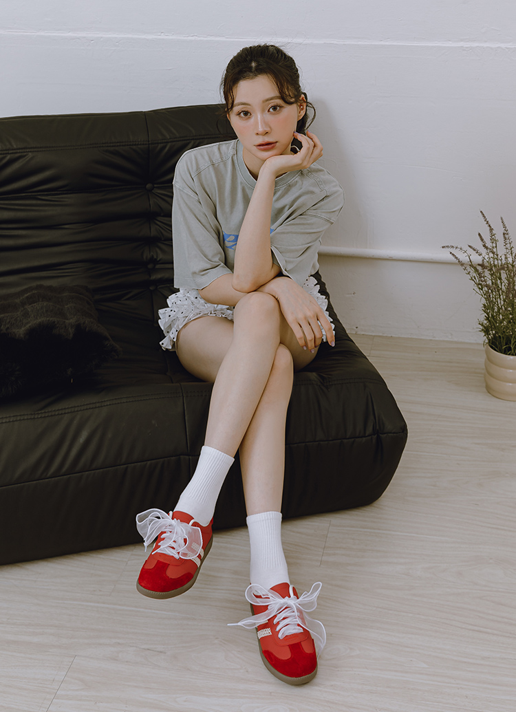 GraceGift 平價女鞋 復古摩登 真皮拼接薄底德訓鞋 附柔光紗帶 正紅色 實品圖