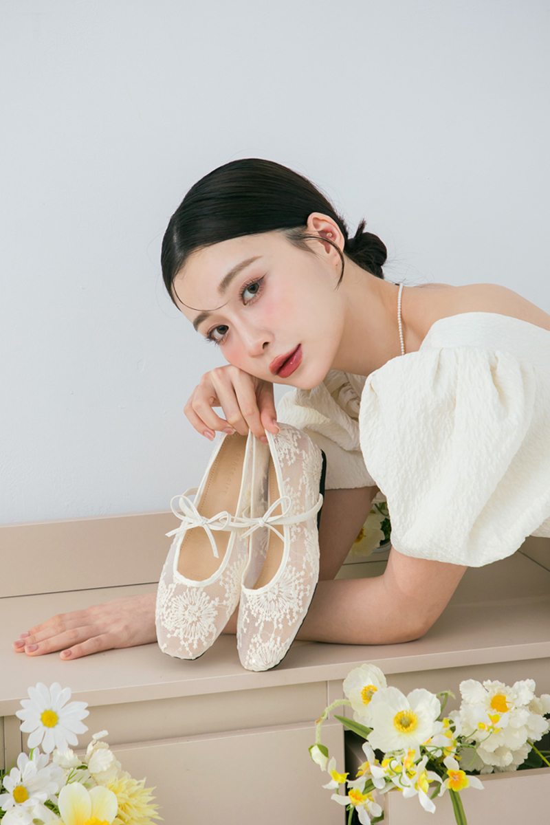 阿朗頌晨光繡花蕾絲內增高瑪莉珍鞋