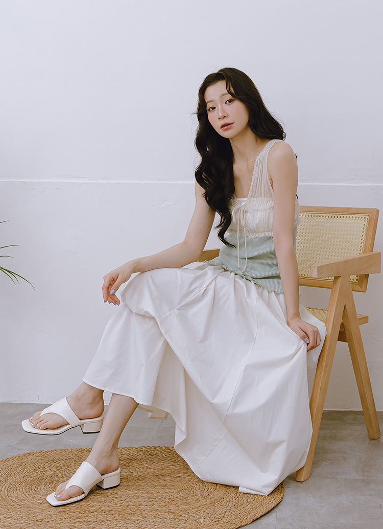 GraceGift 平價女鞋 時尚秀場 方頭 極簡美學柔感人字中跟拖鞋 米白色