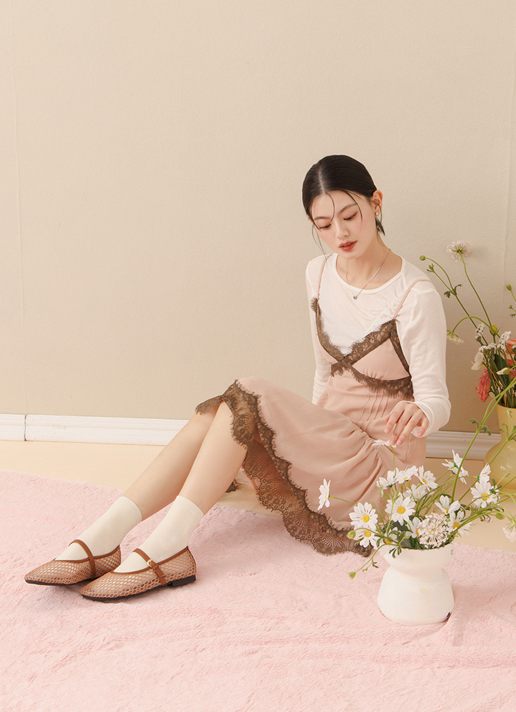 GraceGift平價女鞋 名人時尚 透膚網面 平底瑪莉珍鞋 棕色