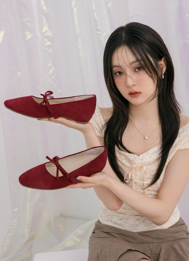 GraceGift平價女鞋 時尚秀場 圓頭 日常可愛感蝴蝶結瑪莉珍內增高平底鞋 深紅色