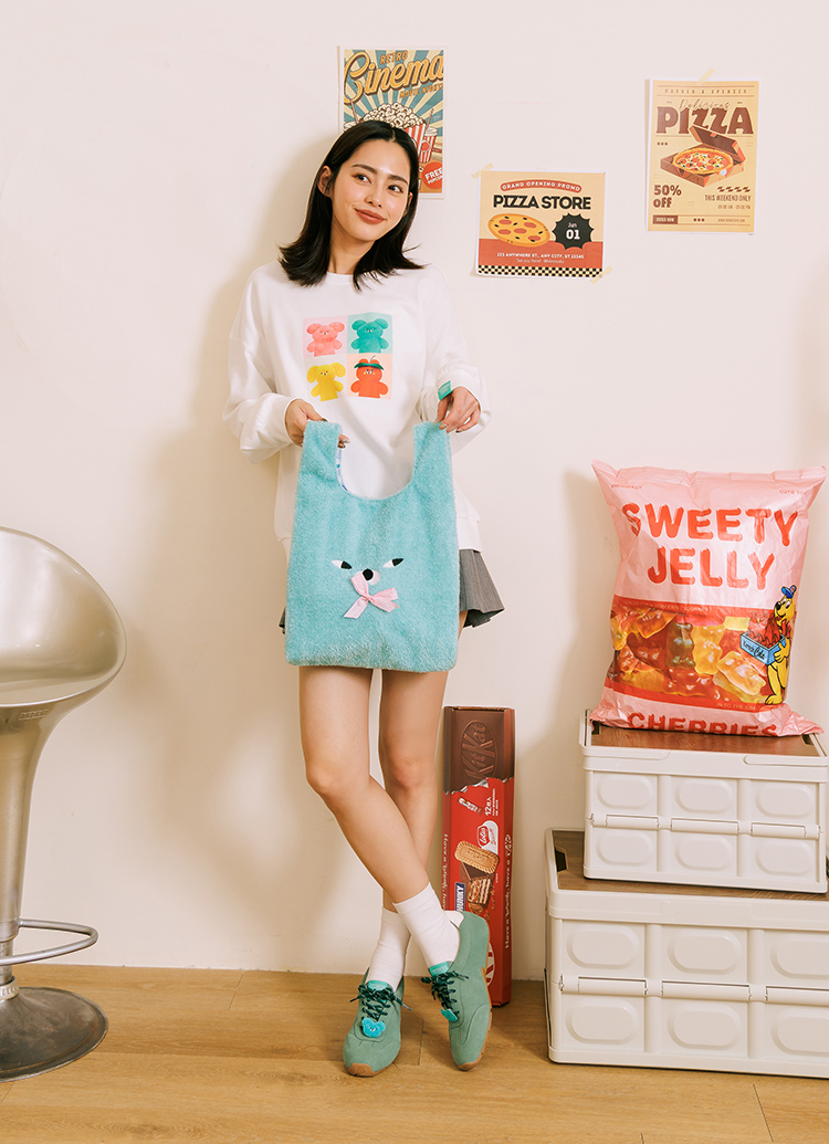 GraceGift Wasabi Bear聯名 醬友集合 拼貼印花大學T 白色 實拍圖