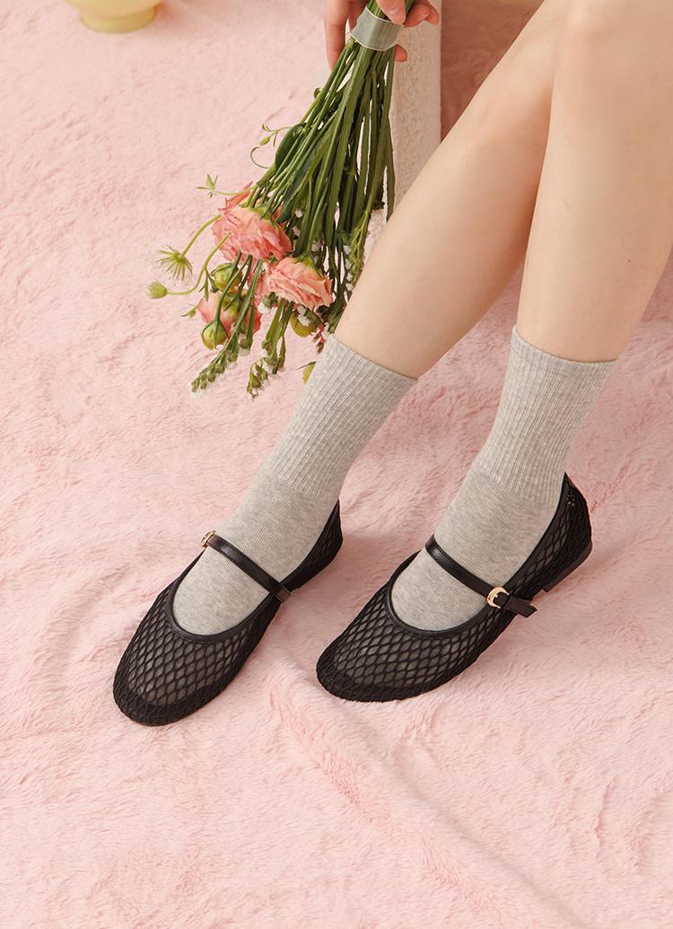 GraceGift平價女鞋 名人時尚 透膚網面 平底瑪莉珍鞋 黑色