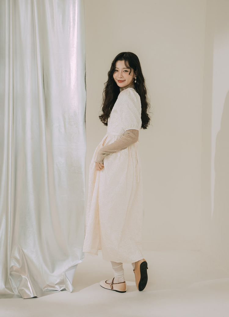 GraceGift 平價女鞋 小千金 素面圓頭絨面瑪莉珍鞋 杏色 平底瑪莉珍鞋 實拍圖