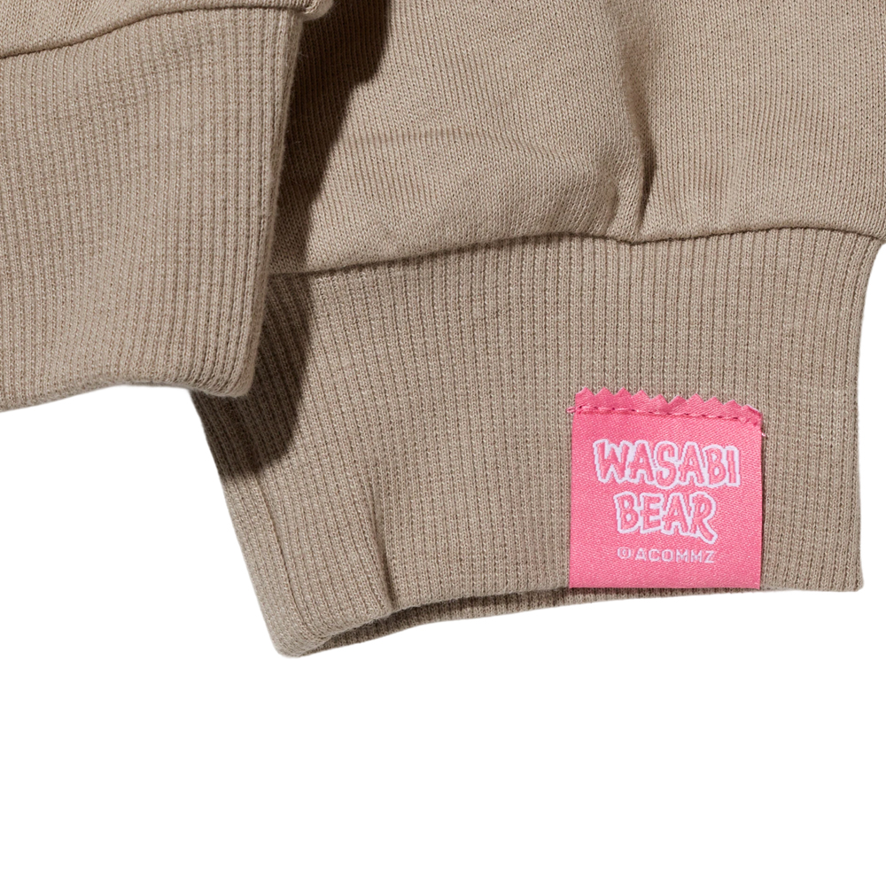 GraceGift Wasabi Bear聯名 粉芥末熊 蝴蝶結撞色印花大學T 卡其色 實拍圖
