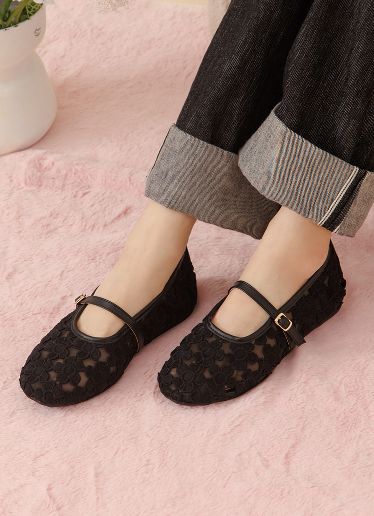 GraceGift平價女鞋 法式少女 蕾絲花朵 透膚平底 瑪莉珍鞋 黑色