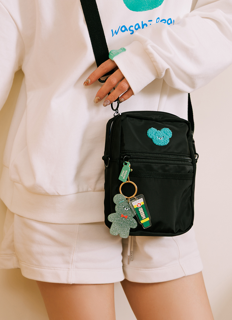 GraceGift Wasabi Bear聯名 芥末熊 熊雙層斜背尼龍隨身包 黑色 實拍圖