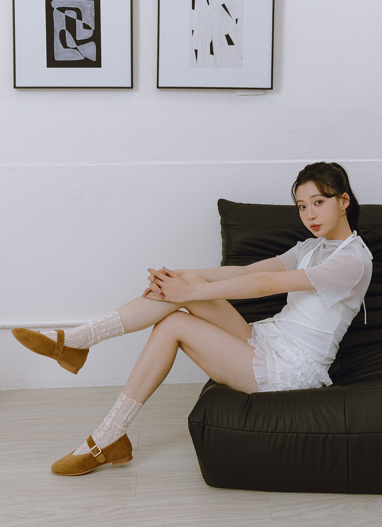 GraceGift 平價女鞋 時尚秀場 圓頭 精品級金屬方釦真皮平底瑪莉珍鞋 棕色