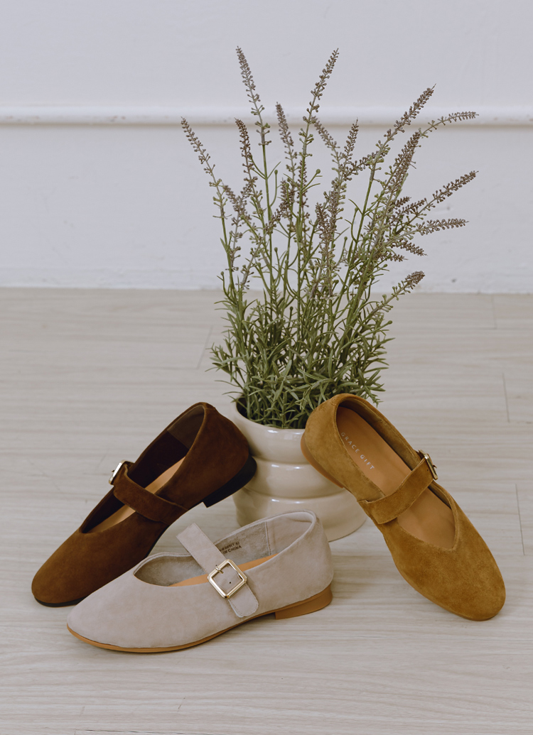 GraceGift 平價女鞋 時尚秀場 圓頭 精品級金屬方釦真皮平底瑪莉珍鞋 棕色