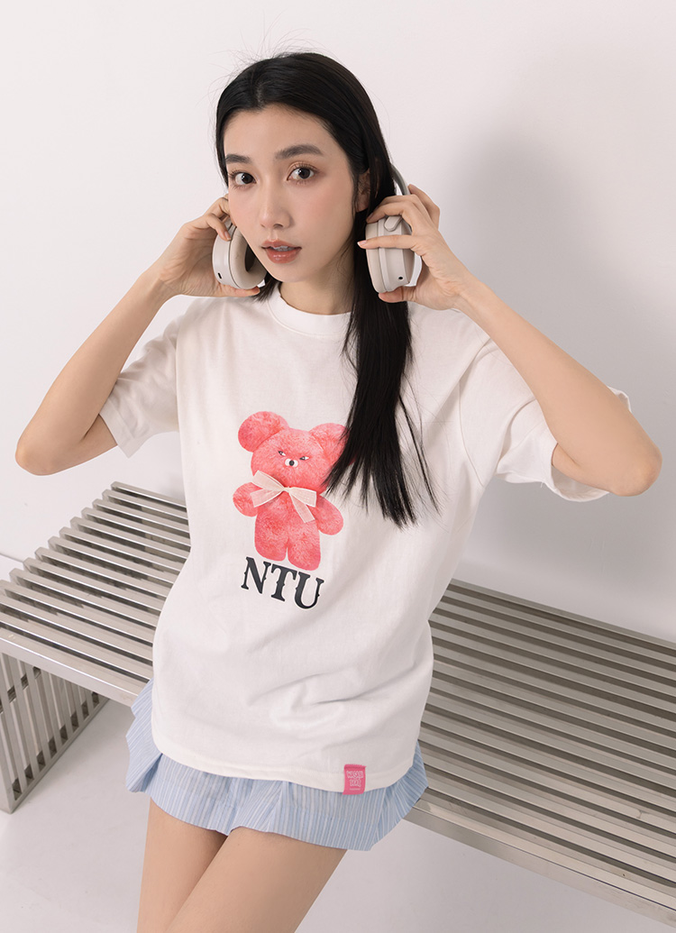 GraceGift Wasabi Bear聯名 Wasabi Bear X NTU粉芥末熊蝴蝶結印花情侶短袖T恤 粉色