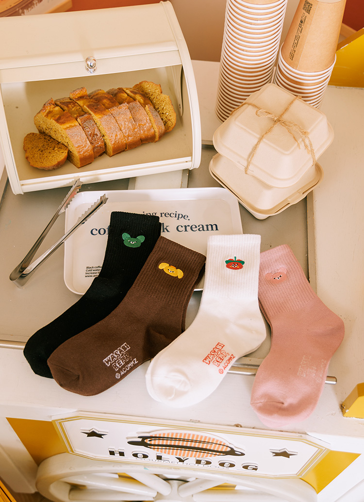 GraceGift Wasabi Bear聯名 芥末熊 芥末熊螺紋電繡中筒襪 黑色