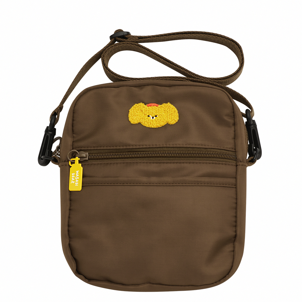 GraceGift Wasabi Bear聯名 黃芥末熊 熊雙層斜背尼龍隨身包 咖色 實拍圖