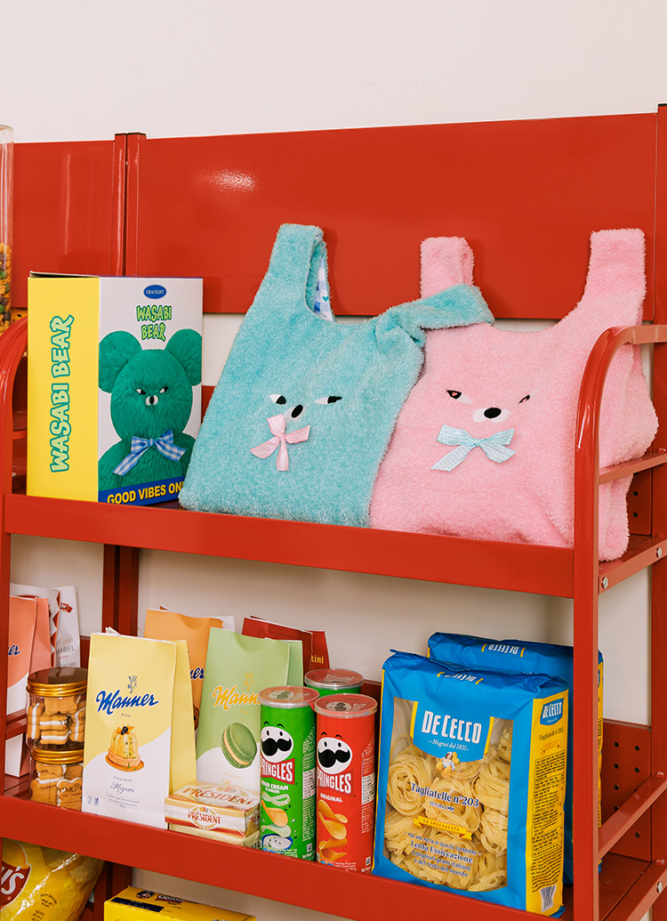 Grace Gift Wasabi Bear 聯名 粉芥末熊 絨毛蝴蝶結手提袋 粉紅色 可愛提袋 實拍圖