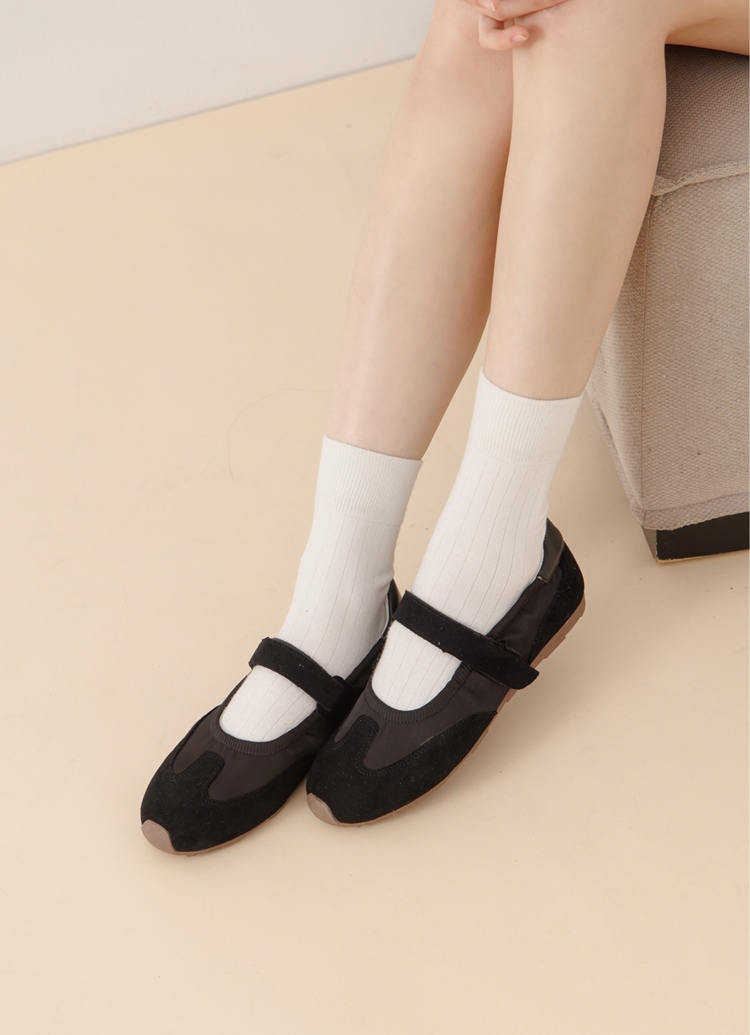 GraceGift平價女鞋 輕盈芭蕾 緞面拚接 芭蕾舞運動鞋 黑色