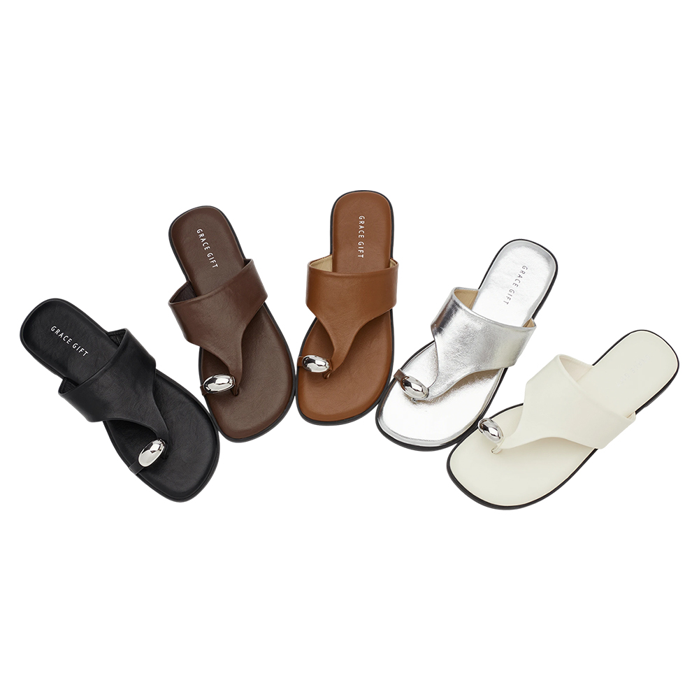 GraceGift 平價女鞋 時尚秀場 輕奢金屬套趾澎澎雲感平底拖鞋 黑色