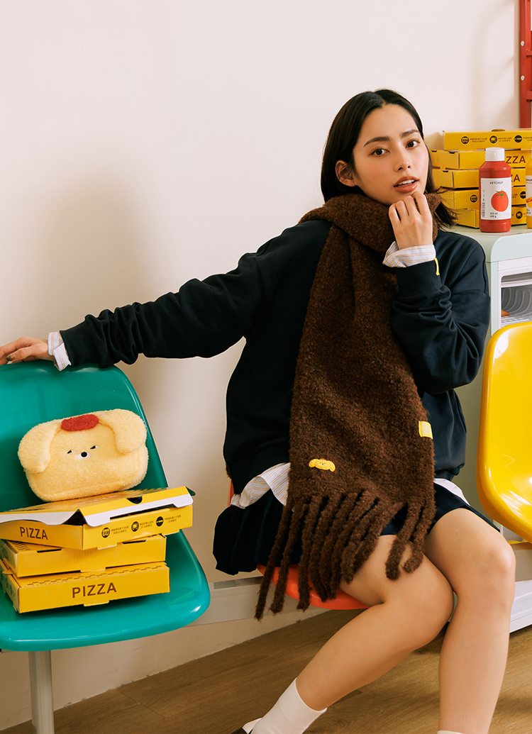GraceGift Wasabi Bear聯名 黃芥末熊 顆粒仿羊毛流蘇圍巾 咖色 實拍圖