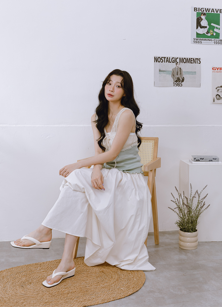 GraceGift 平價女鞋 時尚秀場 方頭 韓系慵懶人字中跟拖鞋 米白色