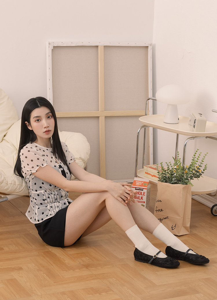 GraceGift平價女鞋 時尚秀場 圓頭 浪漫珍珠繡花網紗平底瑪莉珍鞋 黑色