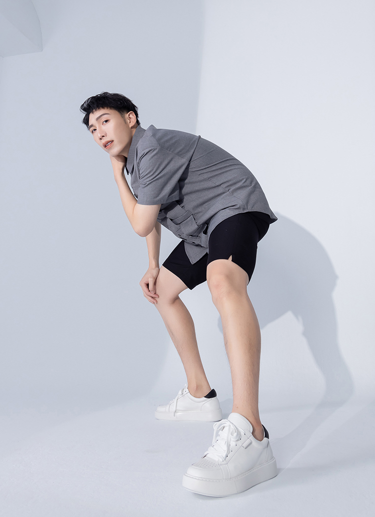 Grace Gift 見習網美小吳聯名 經典不敗 真皮比例小白鞋 黑色 實拍圖