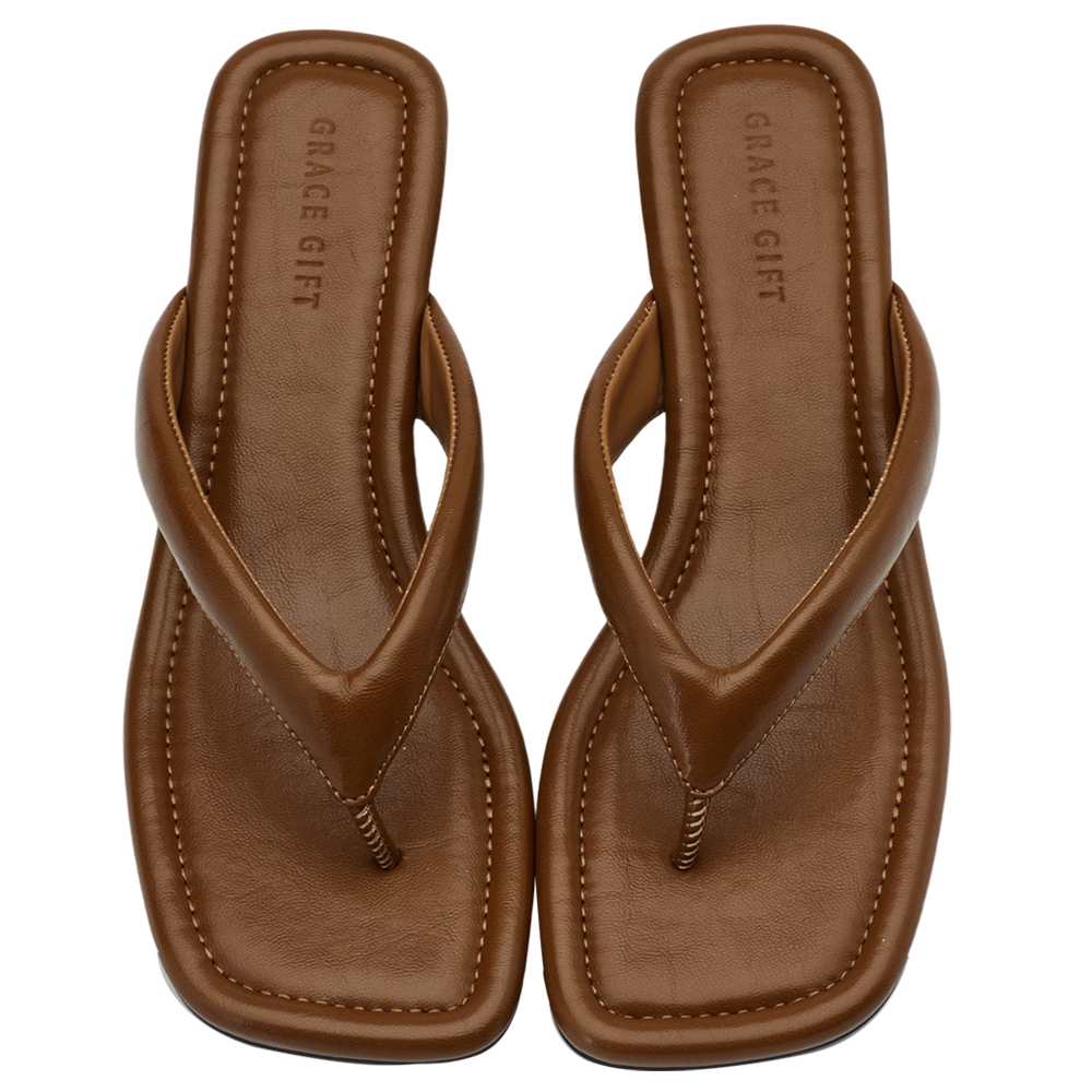 GraceGift 平價女鞋 時尚秀場 方頭 韓系慵懶人字中跟拖鞋 棕色