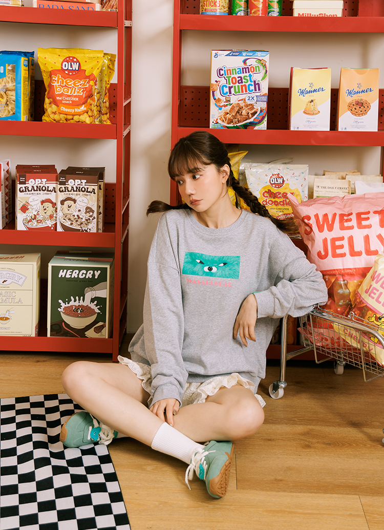 GraceGift Wasabi Bear聯名 芥末熊 小臉印花大學T 灰色 實拍圖