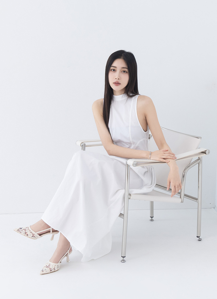GraceGift平價女鞋 時尚秀場 尖頭 法式尖頭花影蕾絲後空細跟鞋 米白色