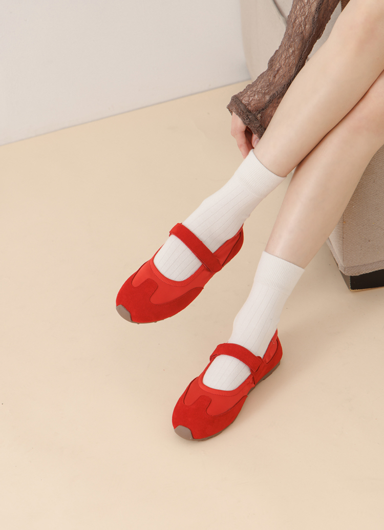 GraceGift平價女鞋 輕盈芭蕾 緞面拚接 芭蕾舞運動鞋 紅色