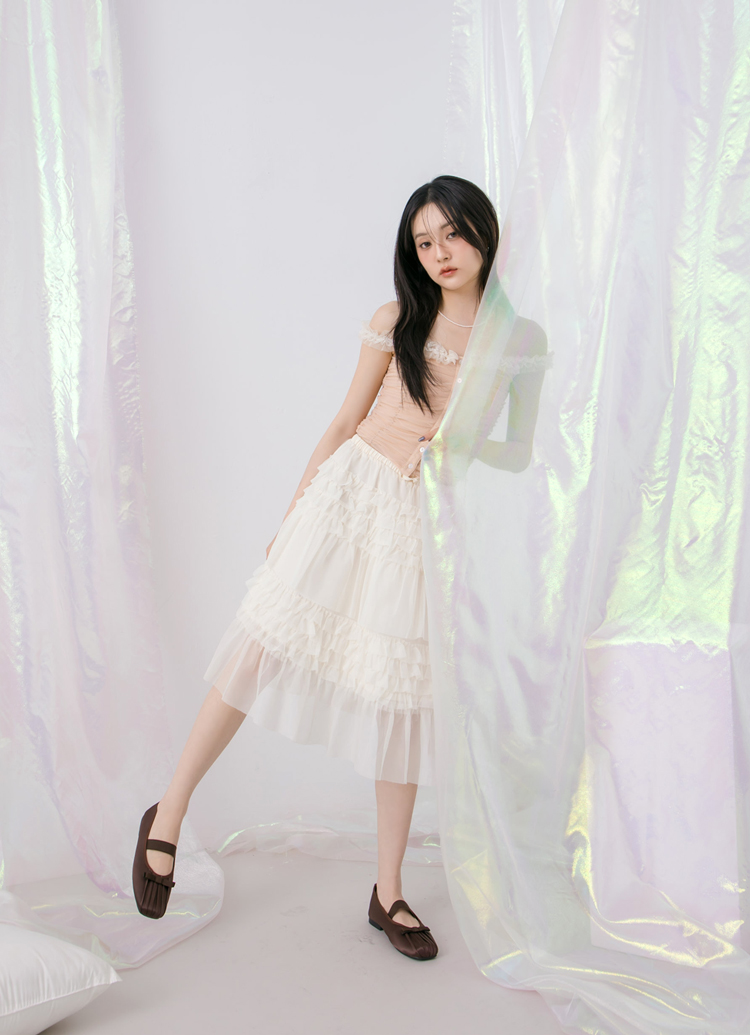 GraceGift平價女鞋 時尚秀場 方頭 法式芭蕾精緻抓皺方頭緞面平底瑪莉珍鞋 咖色