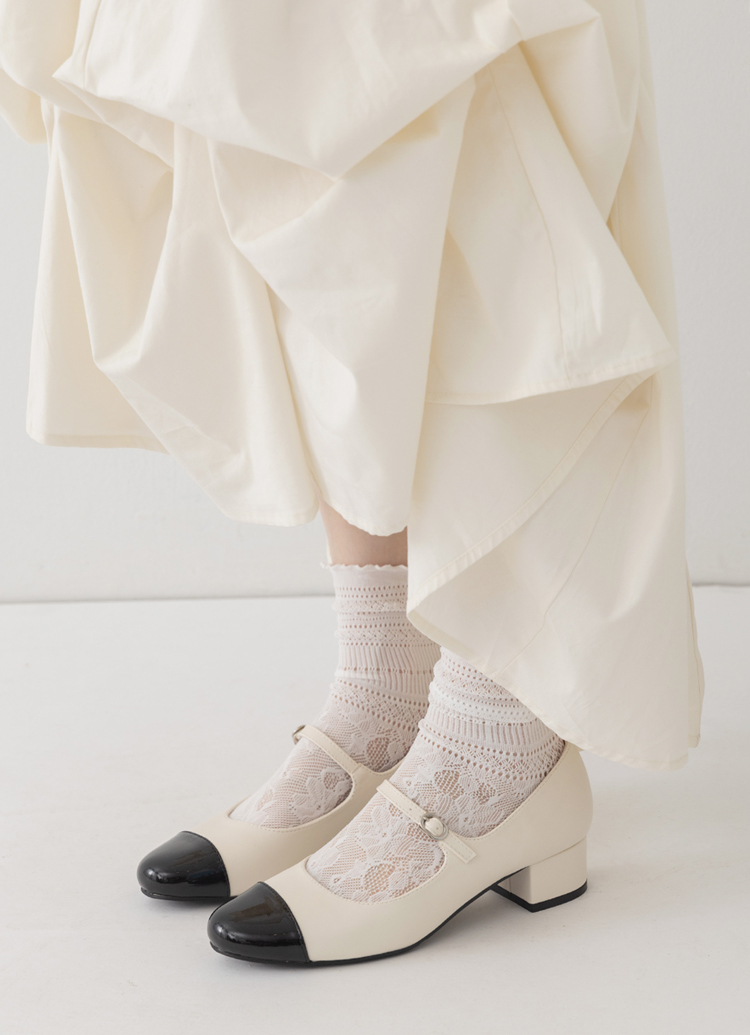 GraceGift平價女鞋 時尚秀場 圓頭 經典法式雙色小香風低跟瑪莉珍鞋   白身黑頭色