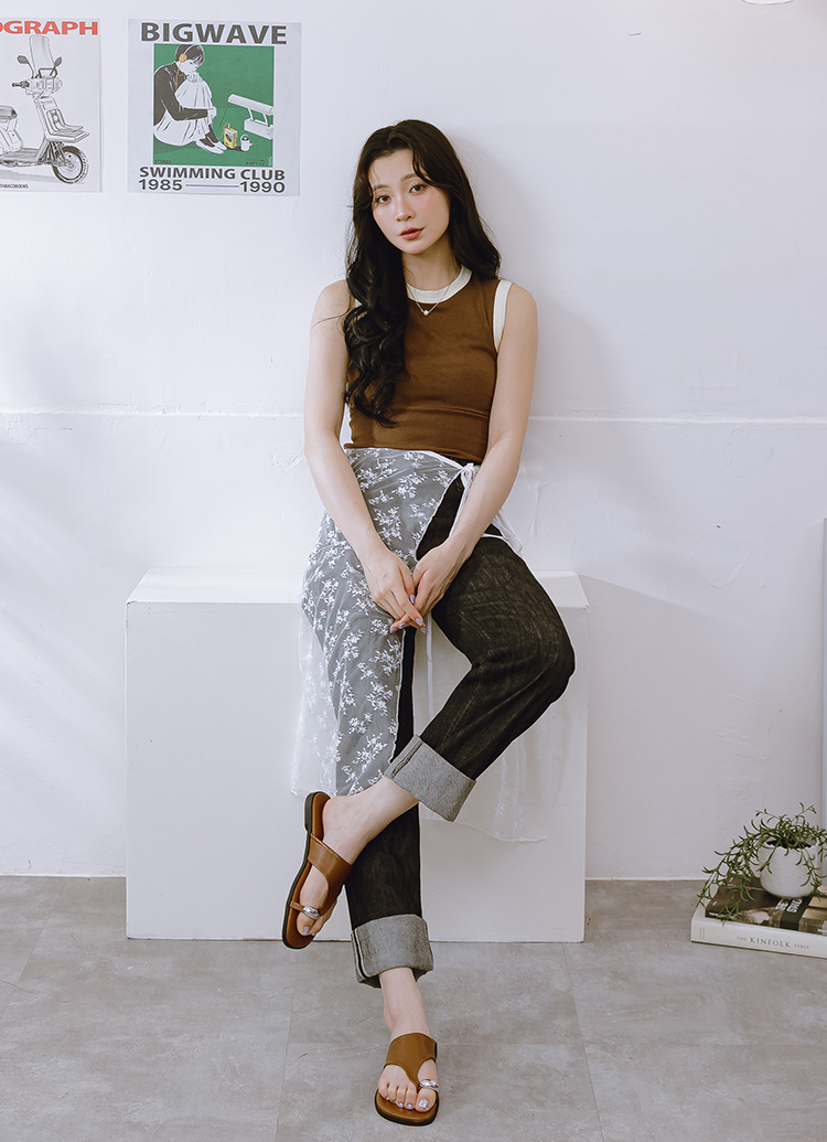 GraceGift 平價女鞋 時尚秀場 輕奢金屬套趾澎澎雲感平底拖鞋 淺棕色