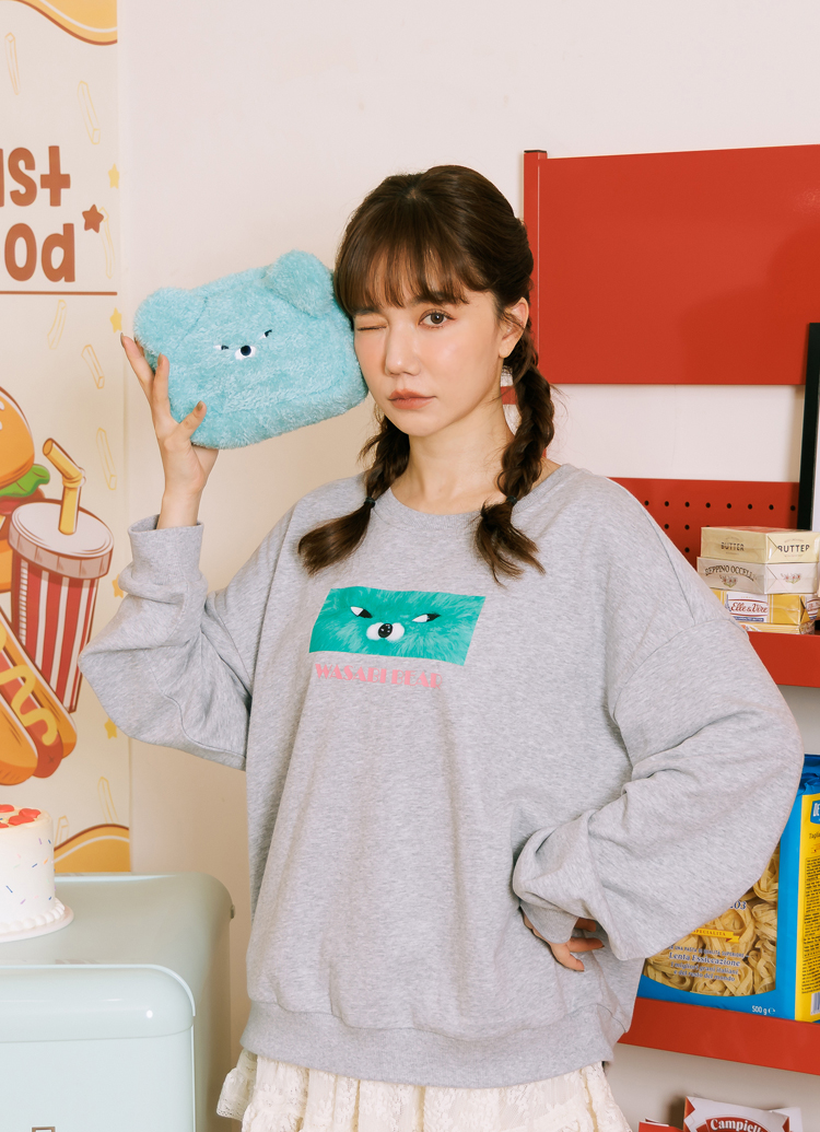 GraceGift Wasabi Bear聯名 芥末熊 格紋絨毛化妝包 藍綠色 實拍圖