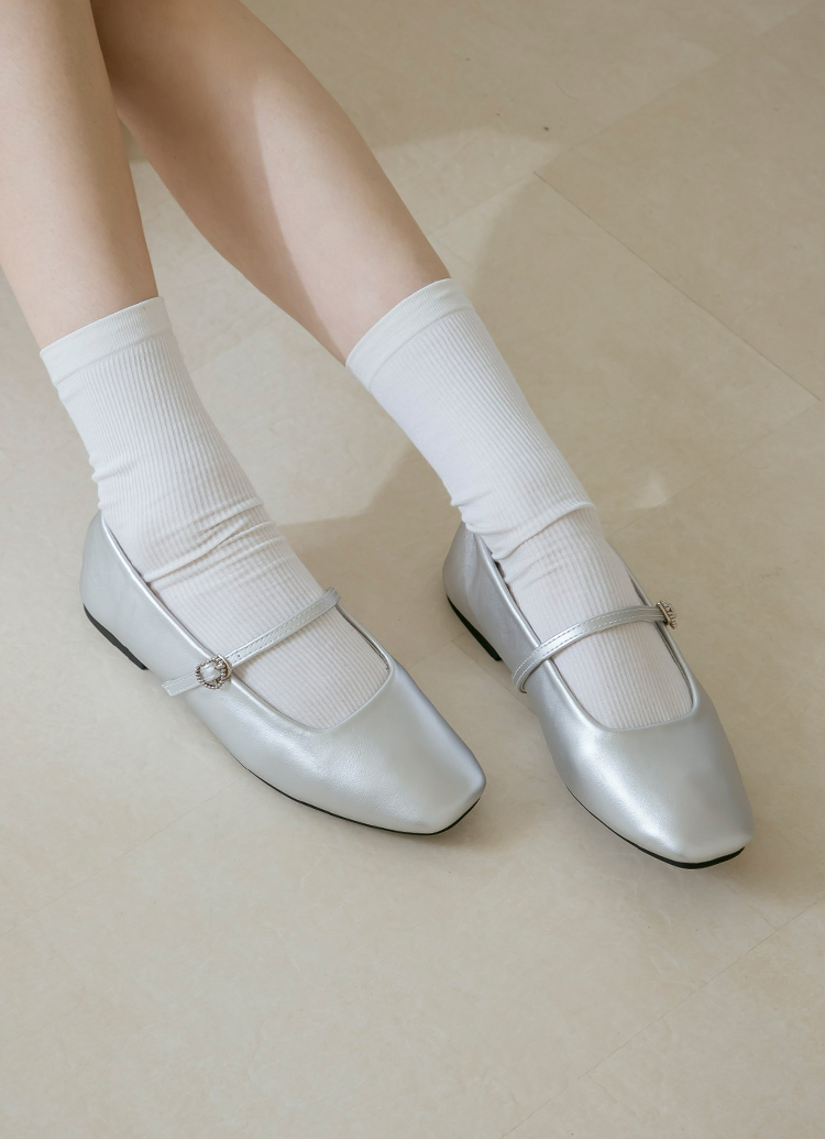 GraceGift 平價女鞋 韓系小愛心 復古瑪莉珍鞋 銀色 平底瑪莉珍鞋 實品圖