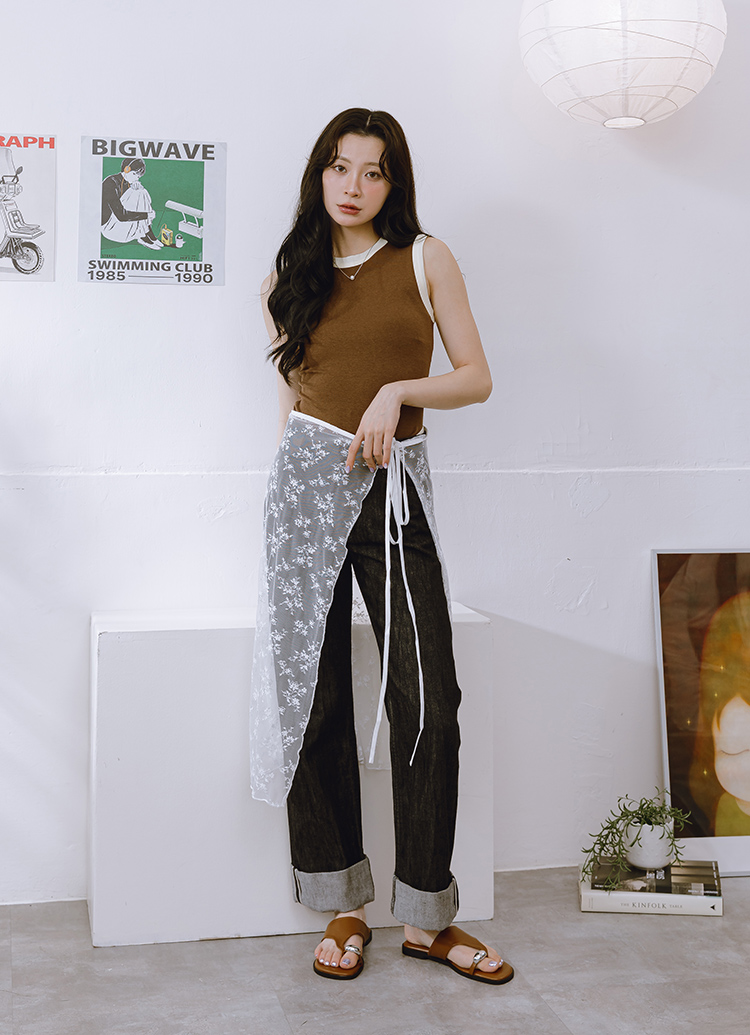 GraceGift 平價女鞋 時尚秀場 輕奢金屬套趾澎澎雲感平底拖鞋 淺棕色