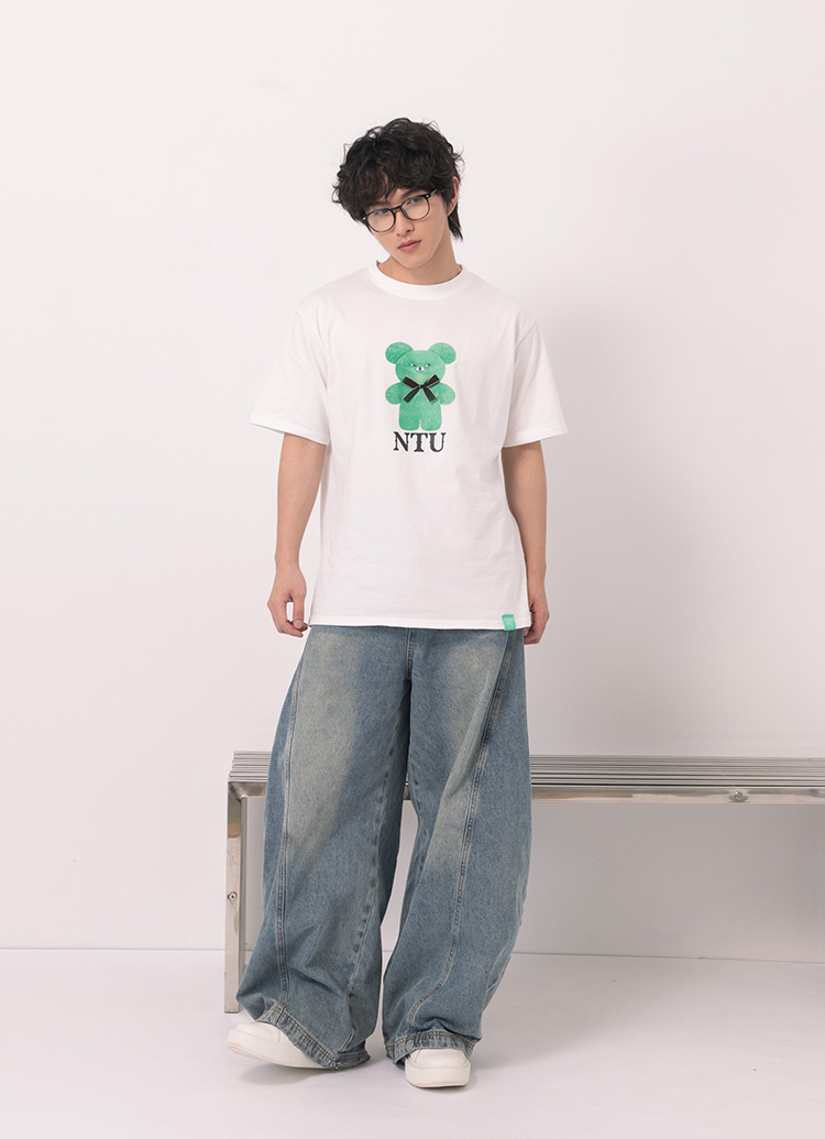 GraceGift Wasabi Bear聯名 Wasabi Bear X NTU芥末熊蝴蝶結印花情侶短袖T恤 藍綠色