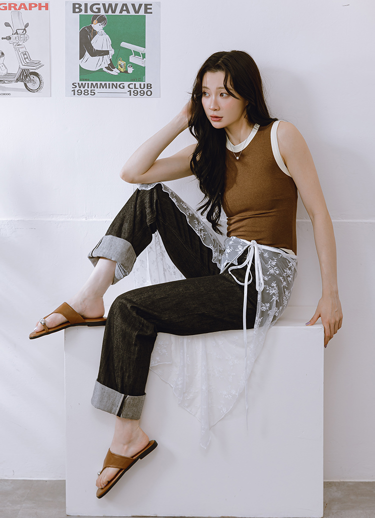 GraceGift 平價女鞋 時尚秀場 輕奢金屬套趾澎澎雲感平底拖鞋 淺棕色