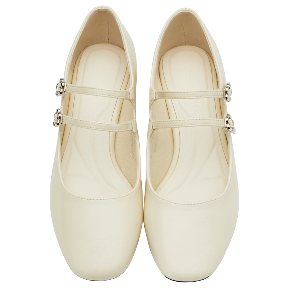 GraceGift平價女鞋 時尚秀場 方圓頭 瑪黑穿搭小花扣環雙帶中跟瑪莉珍鞋 米白色