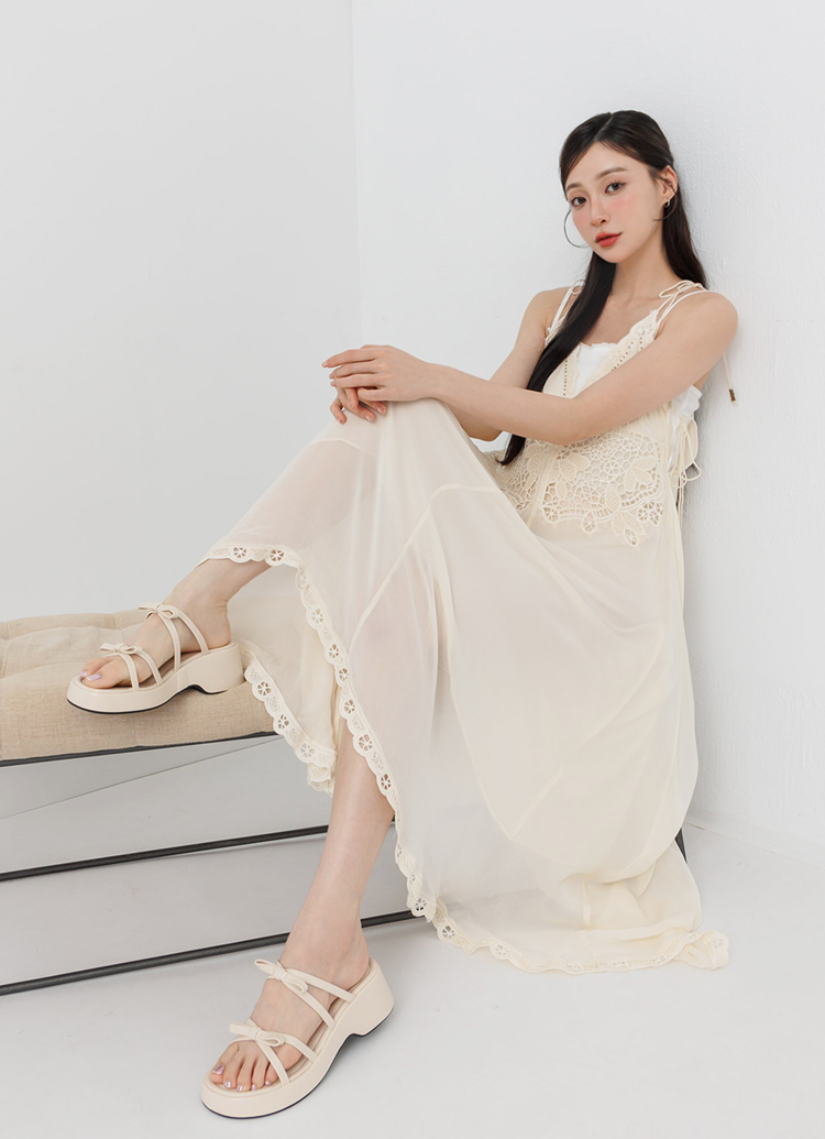 GraceGift平價女鞋 時尚秀場 圓頭 時髦高挑雙蝴蝶結楔型厚底拖鞋 米白色