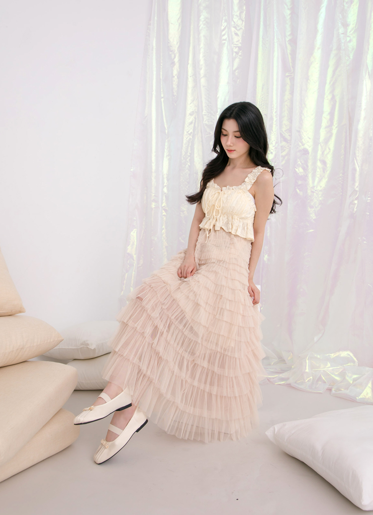 GraceGift平價女鞋 時尚秀場 方頭 法式芭蕾精緻抓皺方頭緞面平底瑪莉珍鞋 米白色
