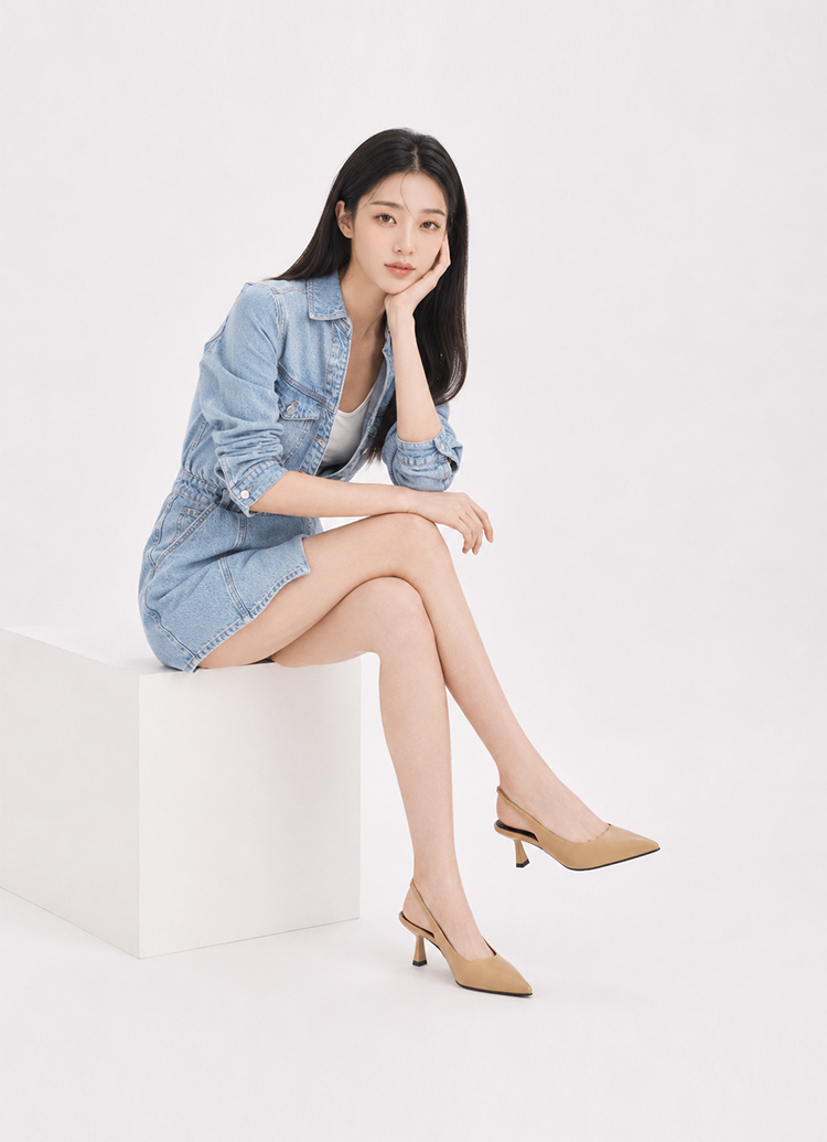 GraceGift平價女鞋 時尚秀場 尖頭 俐落經典尖頭後空細跟鞋 卡其色