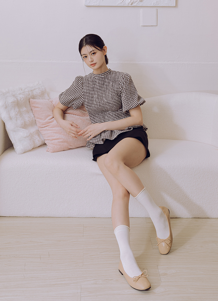 GraceGift平價女鞋 時尚秀場 方圓頭 法式經典蝴蝶結芭蕾舞平底娃娃鞋 淺駝色