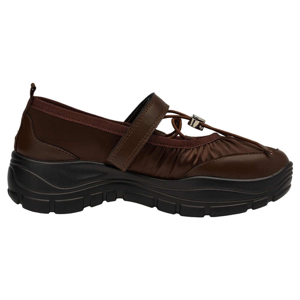 GraceGift平價女鞋 愛心 交叉繫繩 輕量厚底 芭蕾舞運動鞋 咖啡色