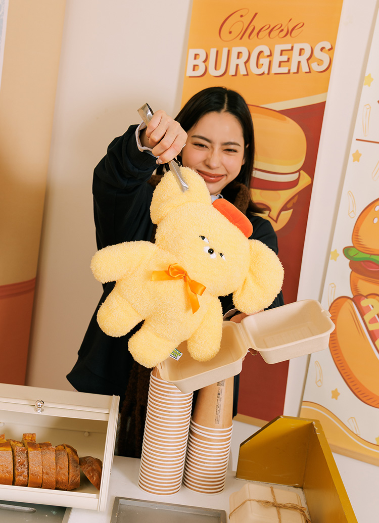 GraceGift Wasabi Bear聯名 黃芥末熊 療癒造型抱枕(30CM) 黃色 實拍圖