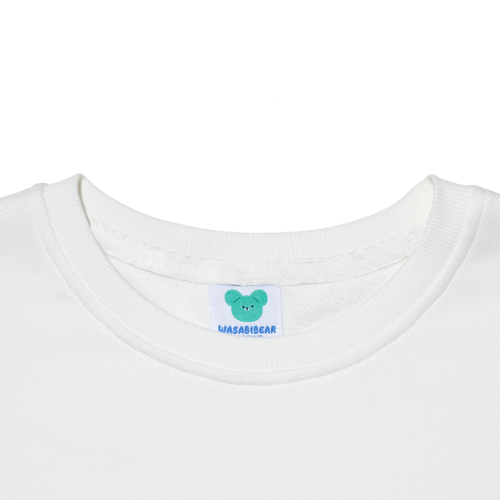 GraceGift Wasabi Bear聯名 芥末熊 小頭字母印花大學T 白色 實拍圖