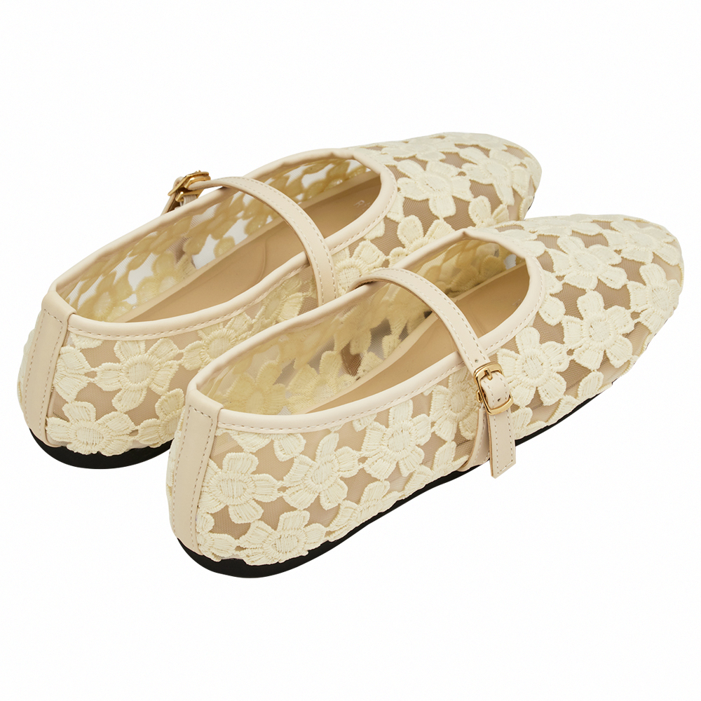 GraceGift平價女鞋 法式少女 蕾絲花朵 透膚平底 瑪莉珍鞋 杏色