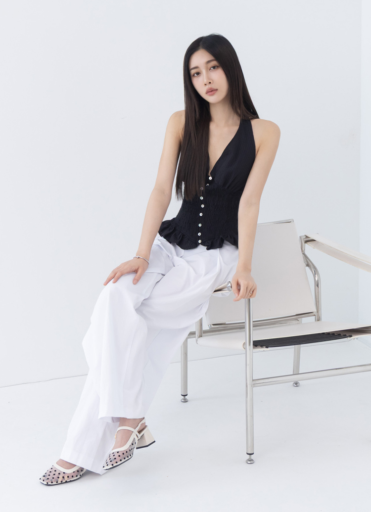 GraceGift平價女鞋 時尚秀場 方頭 日系方頭波點網紗後空跟鞋 米白色