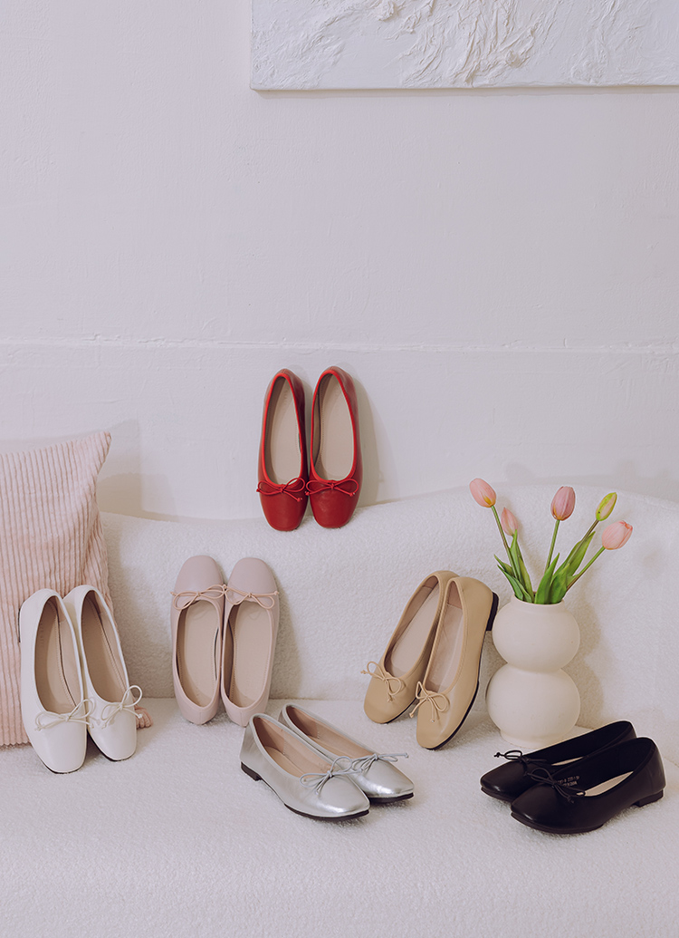 GraceGift平價女鞋 時尚秀場 方圓頭 法式經典蝴蝶結芭蕾舞平底娃娃鞋 淺駝色