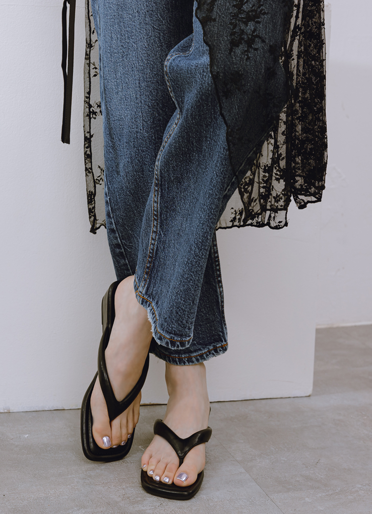 GraceGift 平價女鞋 時尚秀場 方頭 韓系慵懶人字中跟拖鞋 黑色